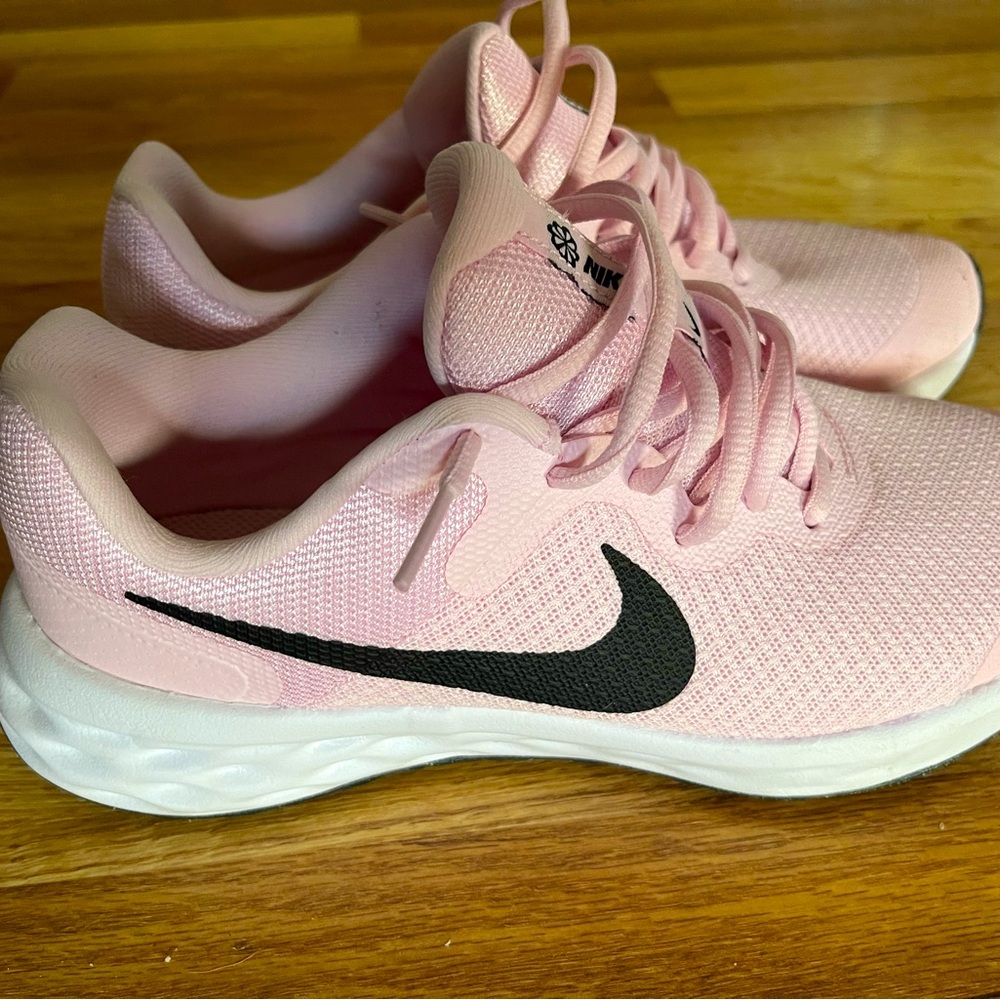 Nike running tennis shoes beautiful pretty pink with a black swish. - Picture 3 of 8